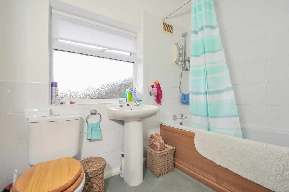 Property for Sale, Birdham 85 Crooked Lane Baileys Estate Agent